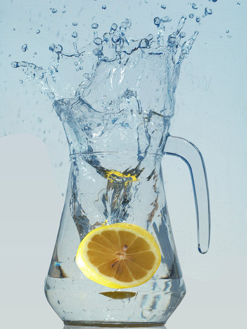 Woda z sokiem z cytryny