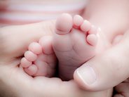 Masaż niemowląt – korzyści, techniki oraz praktyczne porady dla początkujących