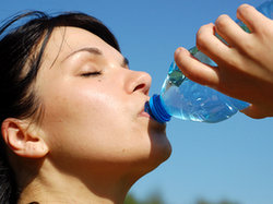 Jaki wpływ na zdrowie ma picie wody mineralnej?