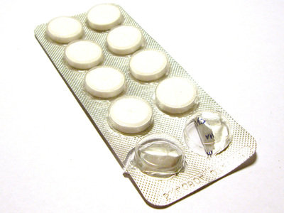 Przyczyną odporności na aspirynę może być powłoka tabletek