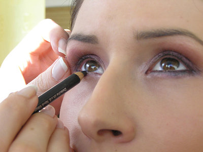 Jak makijażem poprawić kształt oczu i podkreślić ich piękno?