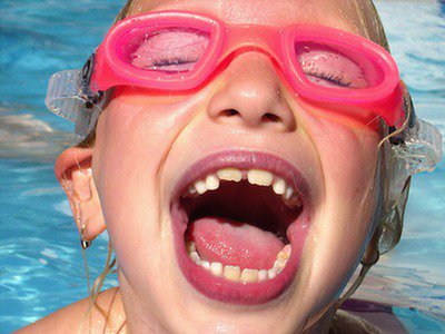 Dlaczego warto chodzić z dzieckiem na basen?