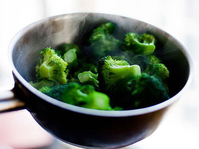 Mrożone brokuły, gotowane w wysokich temperaturach, tracą swoje właściwości!