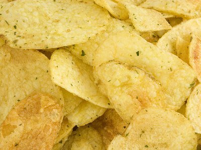 Dzielenie chipsów na porcje zmniejsza ich spożycie