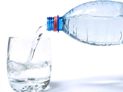 Woda mineralna – rodzaje, skład, wpływ na zdrowie