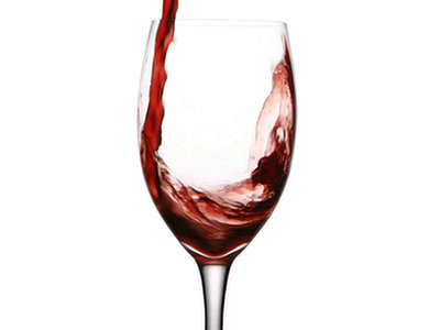 Naturalna substancja w czerwonym winie ma działanie przeciwzapalne w chorobach układu sercowo-naczyniowego