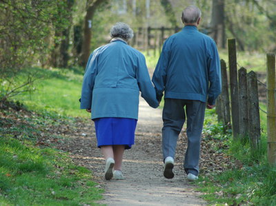 Aktywni seniorzy mogą przeżyć swoich “siedzących” równieśników