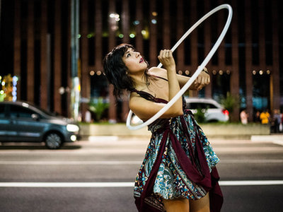 Hula-hoop – korzyści i efekty ćwiczeń z przyrządem