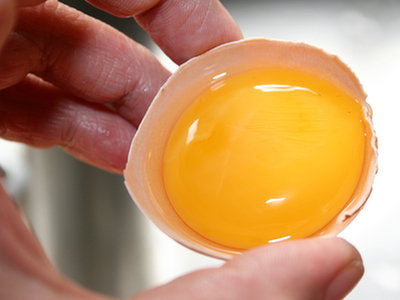 Cholesterol: żółtko jaja tak samo szkodliwe jak tytoń?