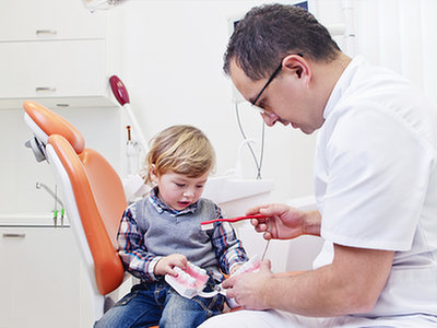 Kiedy iść z dzieckiem do dentysty?