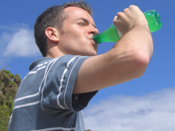 4 - zalecane jest konsumowanie batoników oraz napojów proteinowych po treningu
