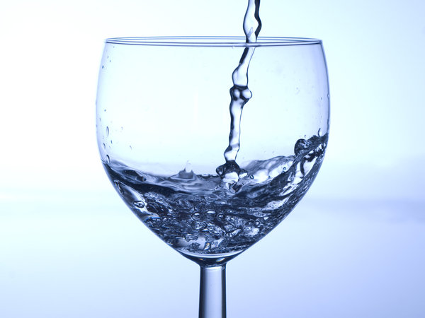 Woda - niezbędna do prawidłowego funkcjonowania organizmu człowieka